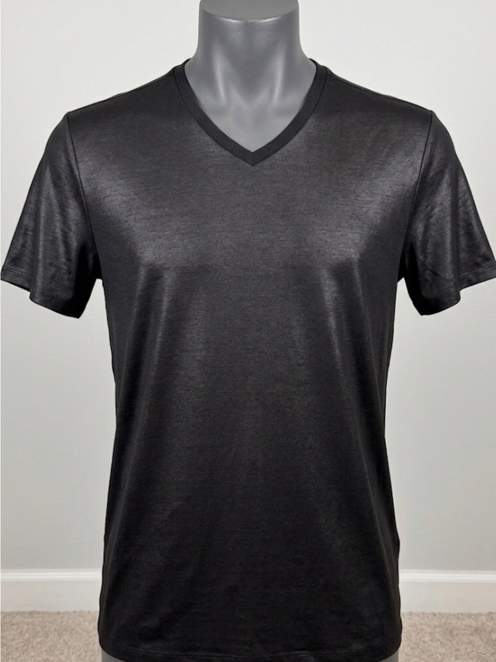 Guess Black V-Neck Slim Fit Tee XL Lightweight Polyester Shirt